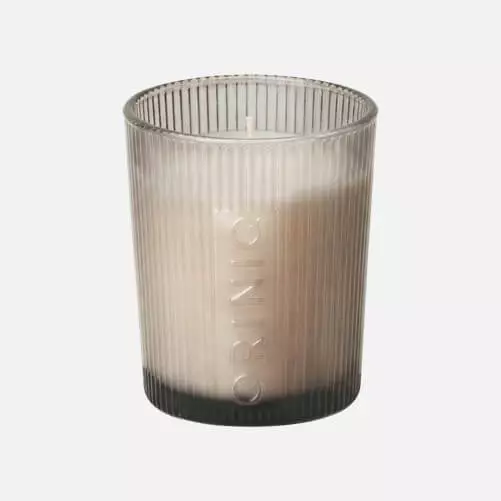 Hygge-Vibes für deine vier Wände
Mit unserer neuen Duftkerze holst du dir skandinavische Wohlfühlatmosphäre nach Hause. Atme durch und entspanne mit der holzig-beerigen Duftkomposition. [mkdf_button size=